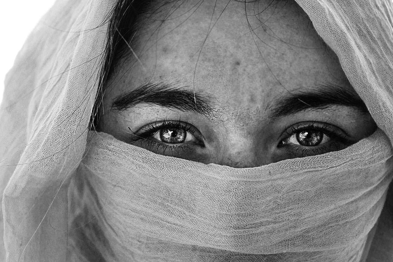 woman, headscarf, arabic-1869801.jpg